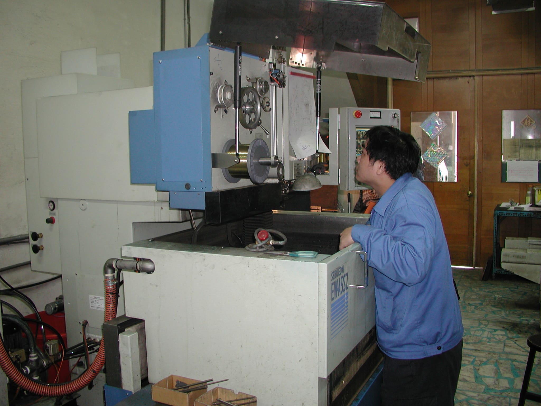 plastic fabrication companies:mold making