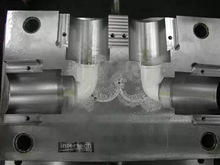 Elbow pipe fitting mold